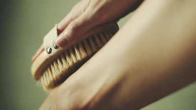 FALL IN LOVE WITH BODY BRUSHING